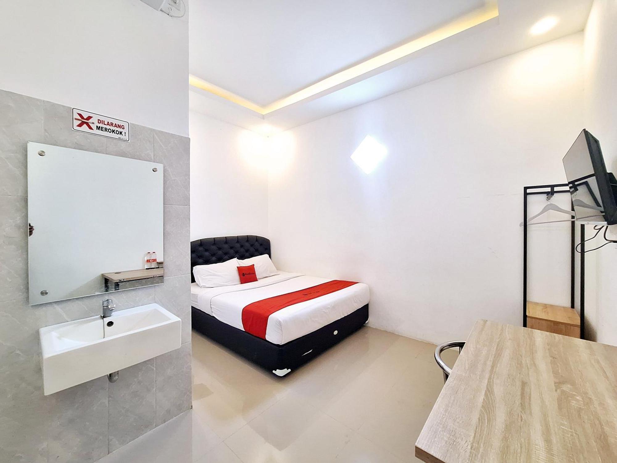 Reddoorz Near Stasiun Kediri Hotel Kediri  Exterior photo