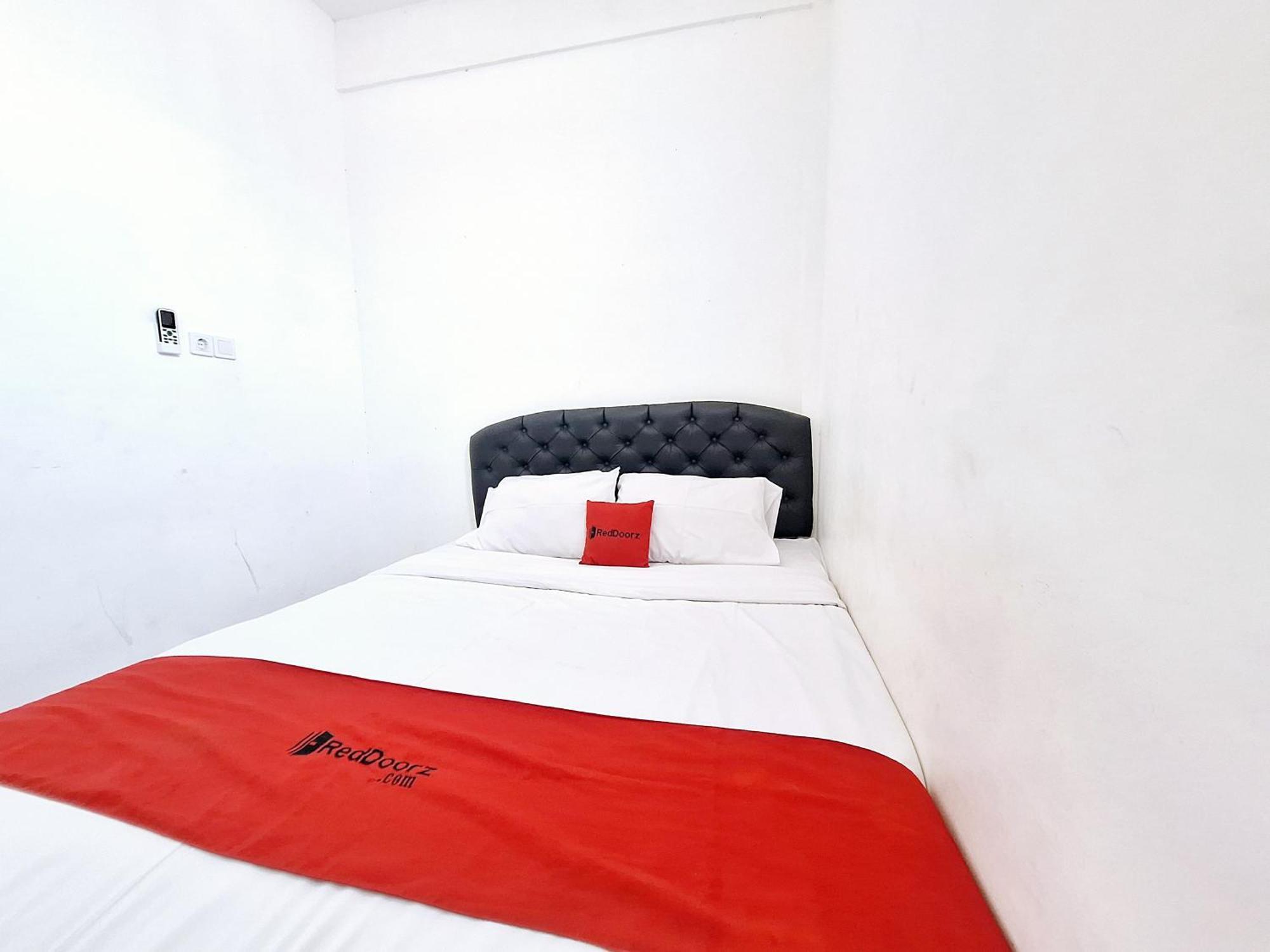 Reddoorz Near Stasiun Kediri Hotel Kediri  Exterior photo