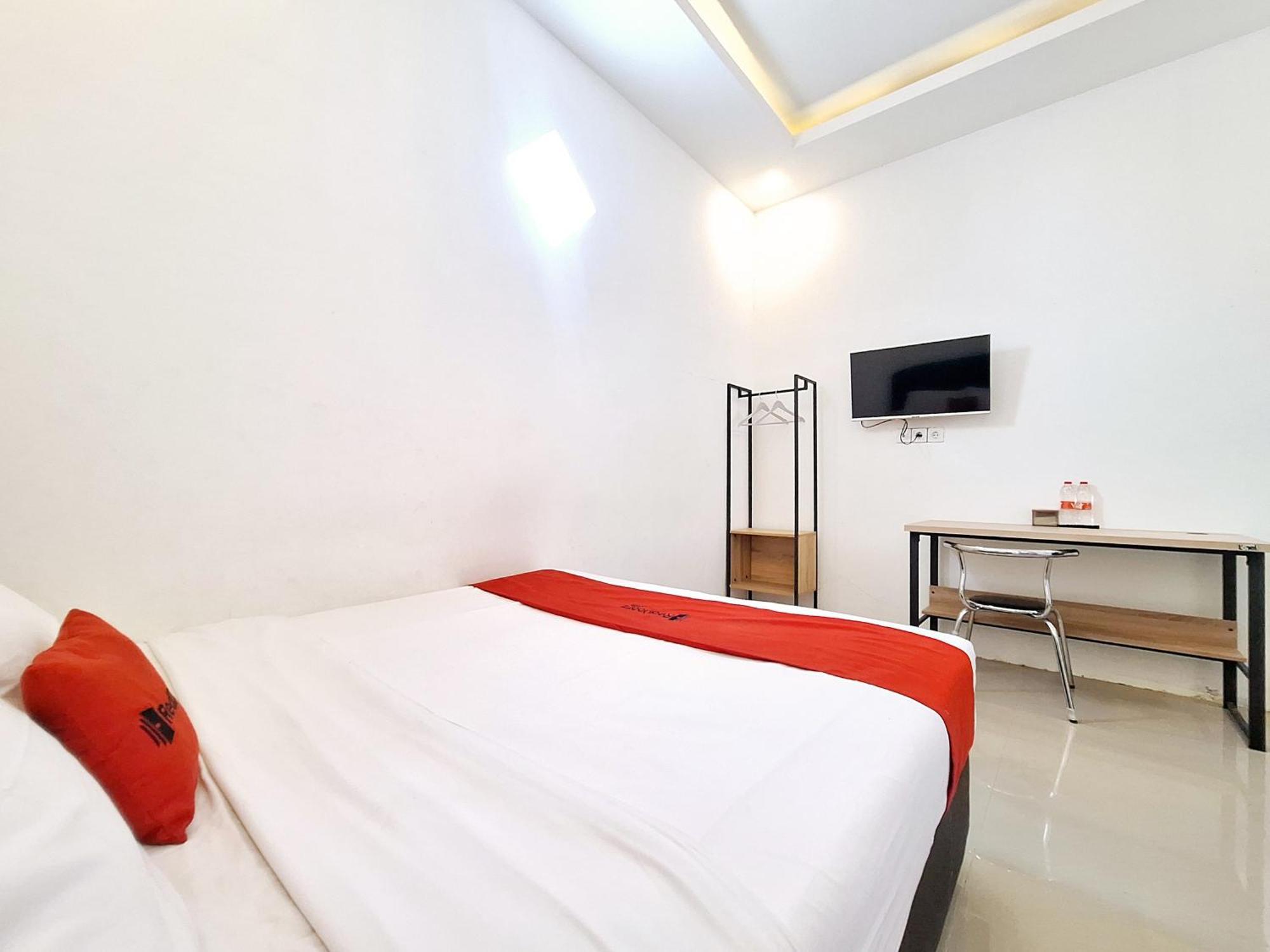 Reddoorz Near Stasiun Kediri Hotel Kediri  Exterior photo